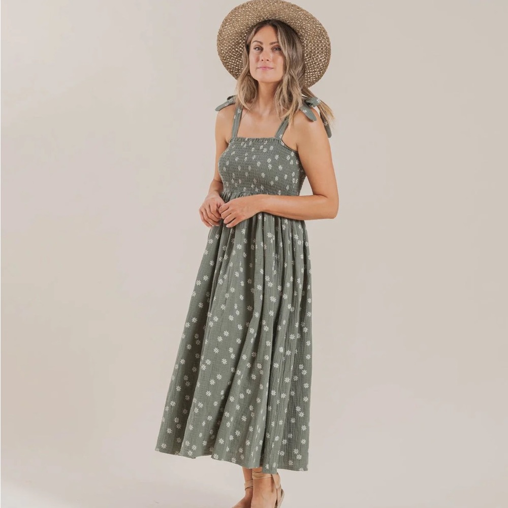 RYLEE + CRU
DAISY IVY SMOCKED DRESS || FERN (WOMEN'S)